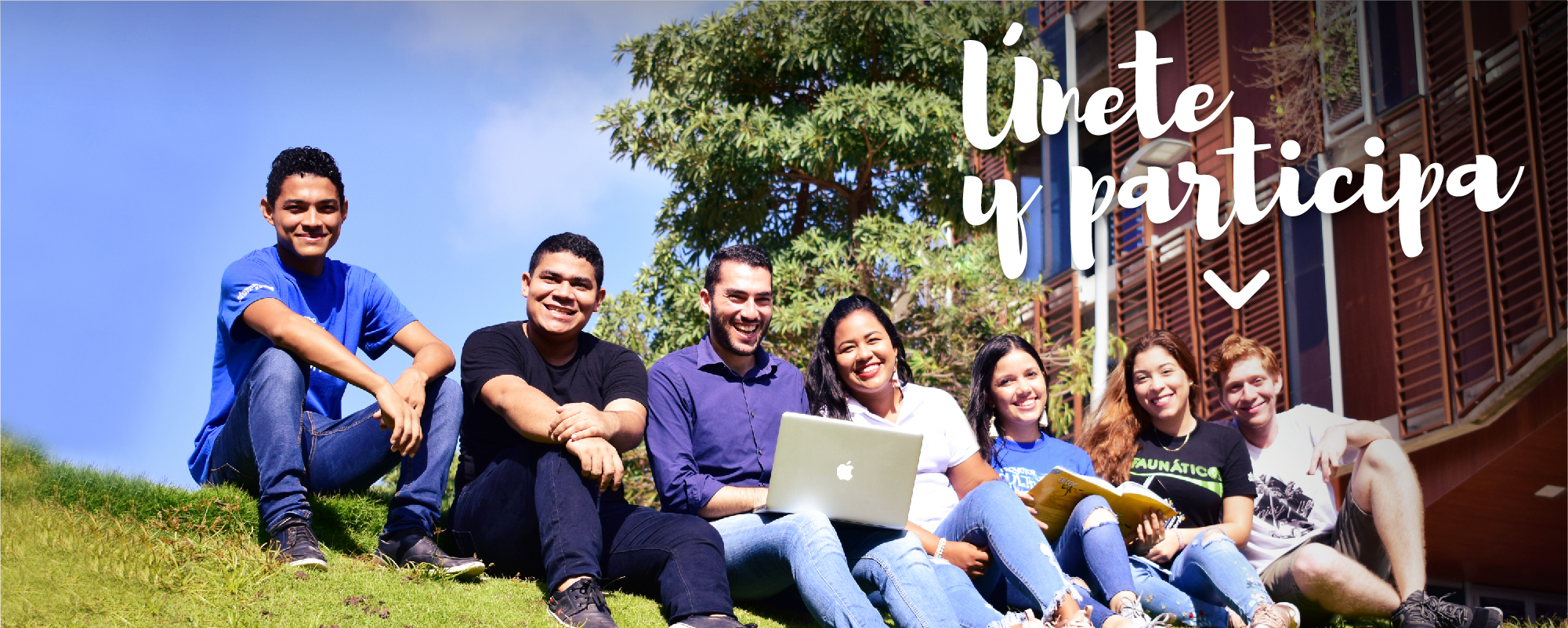 Imagen estudiantes sonriendo