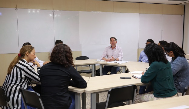 2019-06-20-VISITA-A-BIBLIOTECA-JORGE-ENRIQUE-CACHIOTIS-SALAZAR-SUBDIRECTOR-DE-GESTIÓN-DEL-PATRIMONIO-DOCUMENTAL-DIRECTOR-(E)-ARCHIVO-GENERAL-DE-LA-NACION-AGN1.JPG.jpg