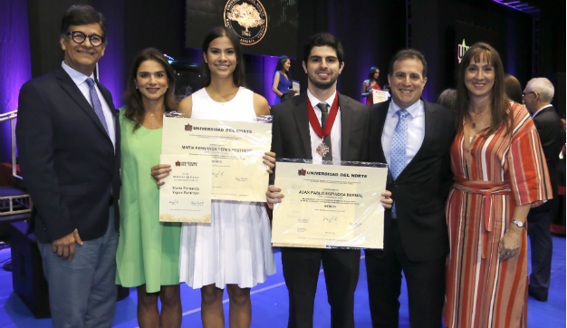 Familias-ceremonia-becas-2019.jpeg