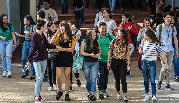 Estudiantes-inv-rector.jpg