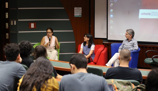 2019-05-02-CONFERENCIA-MONUMENTOS-RELIGIOSOS-MÁS-QUE-OBJETOS-MUERTOS-CON-DIANA-ESCORCIA-ARQUITECTA-AUTORA-DE-LA-VENTANA-AL-MUNDO3.JPG.jpg