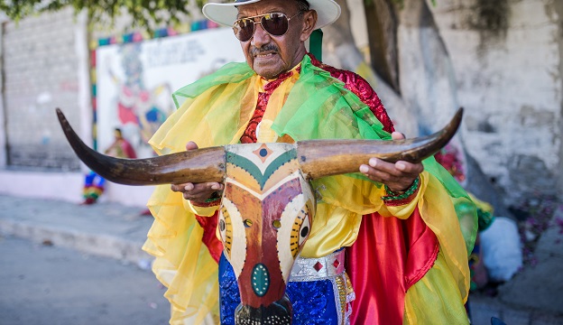 Por qué nos ponemos máscaras en carnaval?