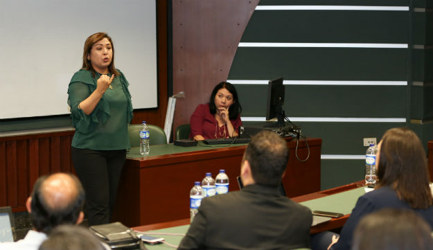 Ana-María-Erazo-presentación-de-su-tesis.jpeg