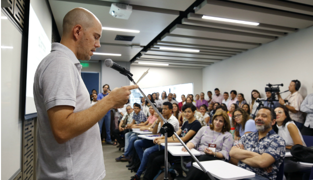 profesor-Álvarez-centro-de-escritura.jpeg