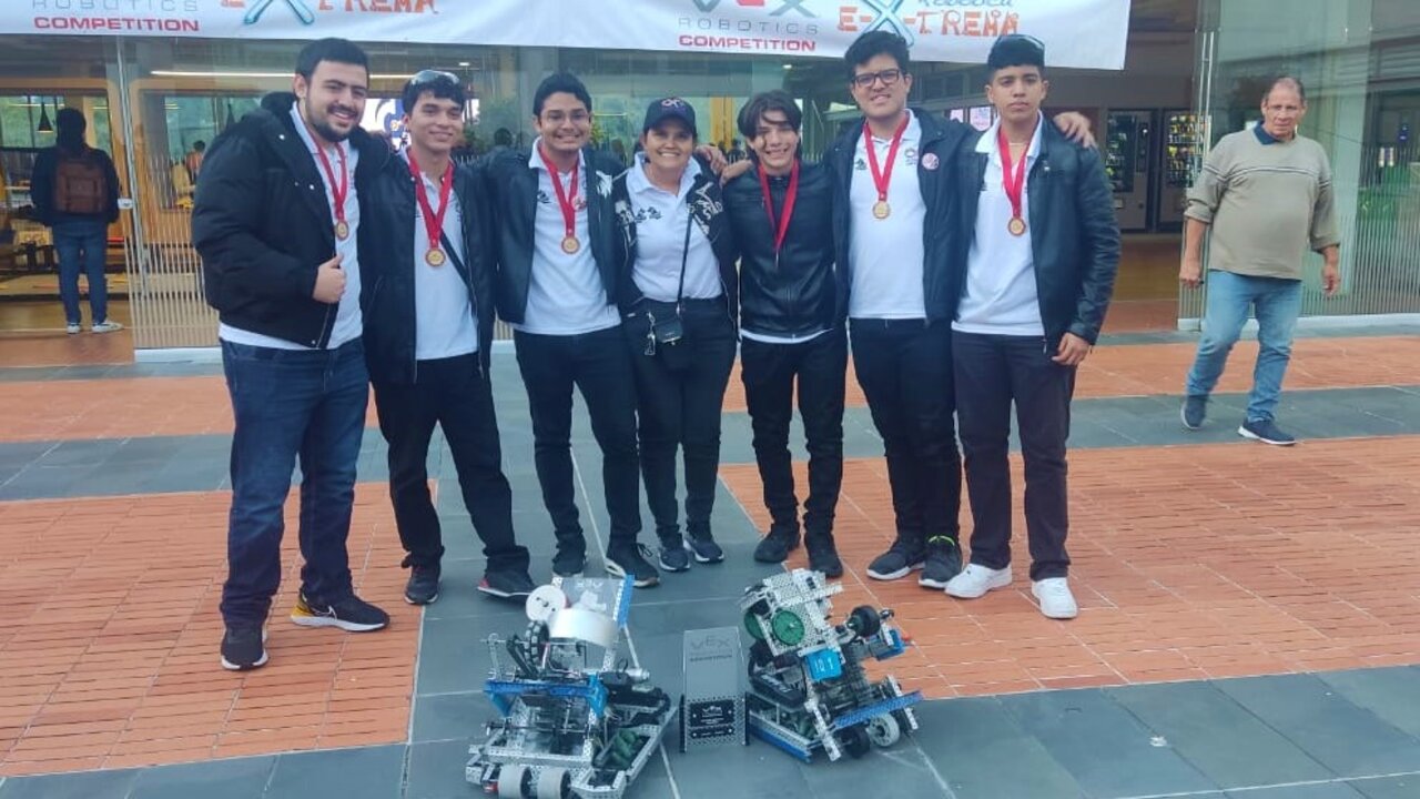 Estudiantes-mundial-robotica-2023