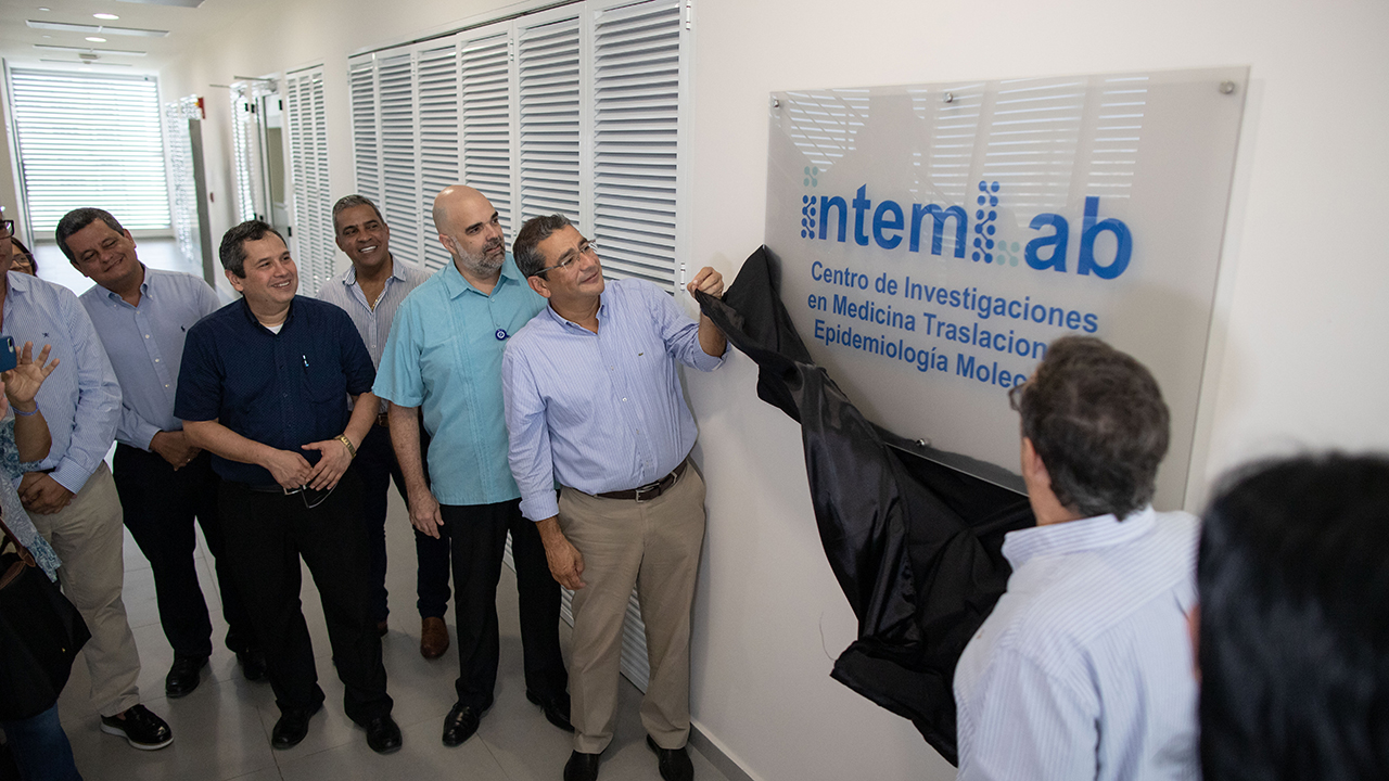 lanzamiento IntemLAB placa.jpg