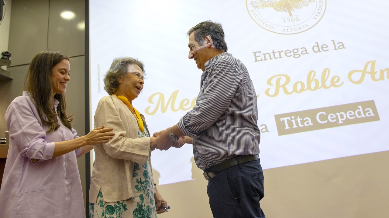 Medalla Roble amarillo tita cepeda 2024