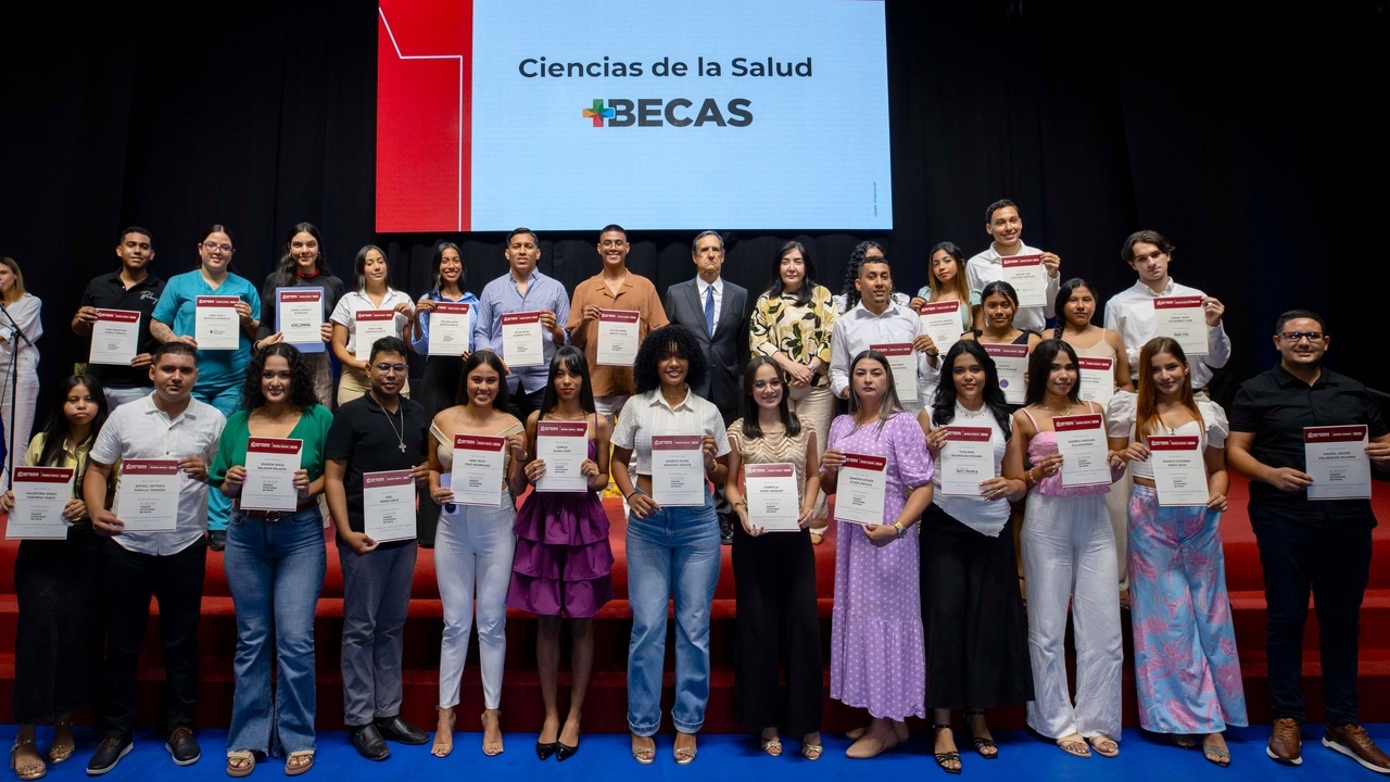 2025-07-25 CUBRIMIENTO CEREMONIA ENTREGA DE BECAS64 (1).jpg