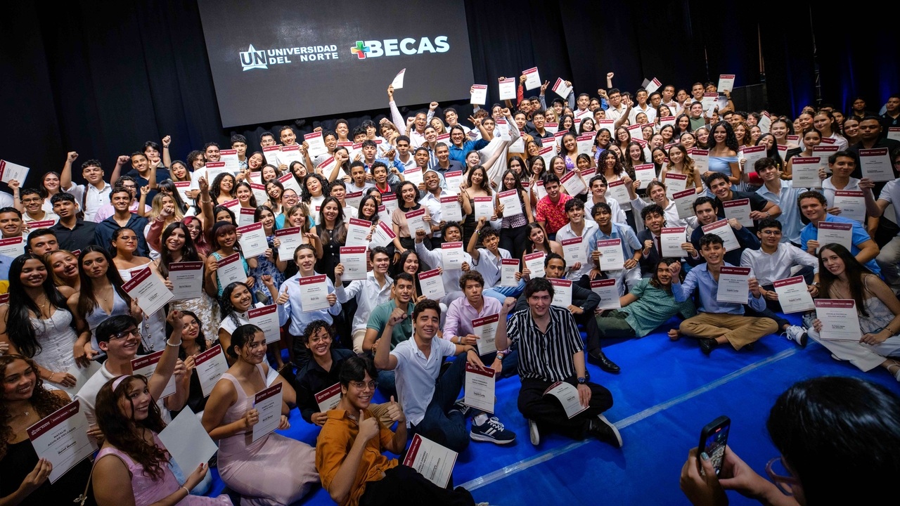 2025-07-25 CUBRIMIENTO CEREMONIA ENTREGA DE BECAS74.jpg