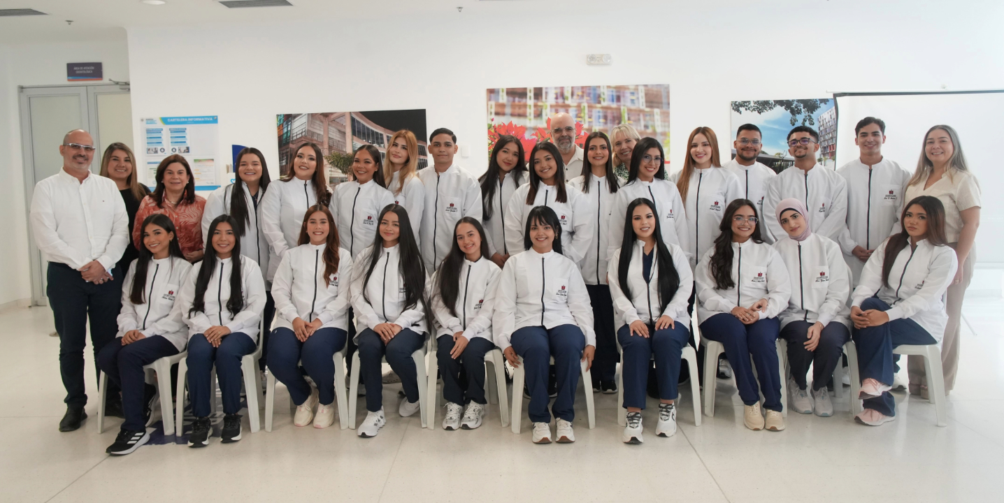 Ceremonia batas blancas odontología 2025