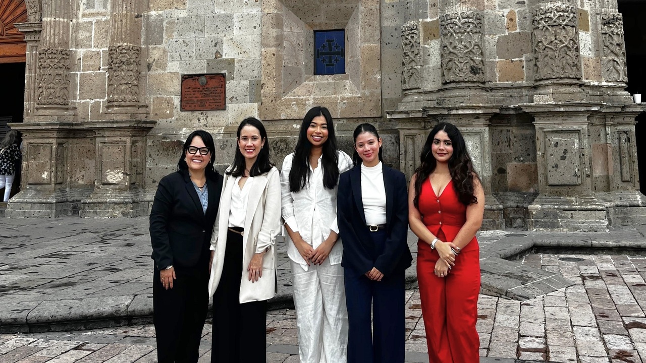 Equipo Uninorte-Escuela Guadalajara.jpg