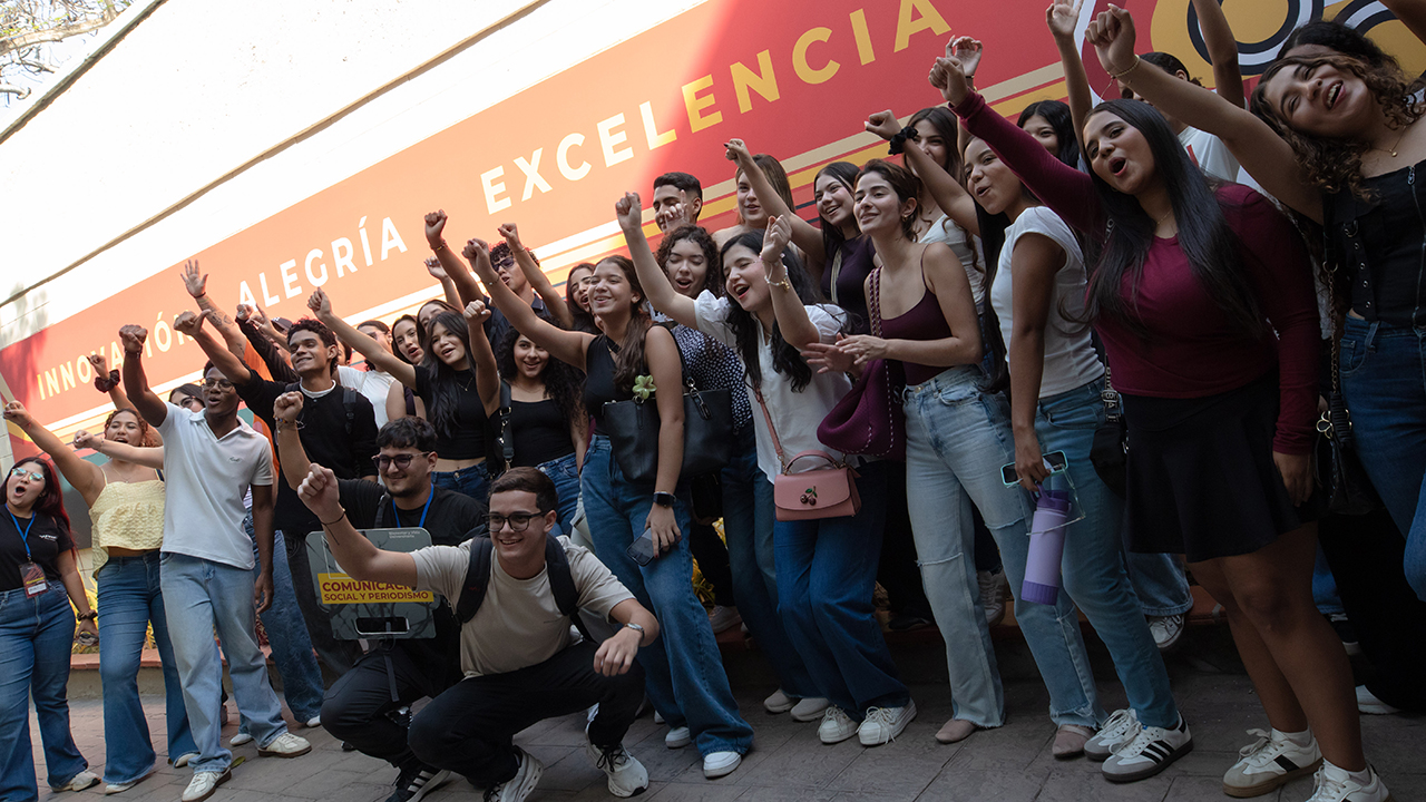 Bienvenida 2026 grupo estudiantes.jpg