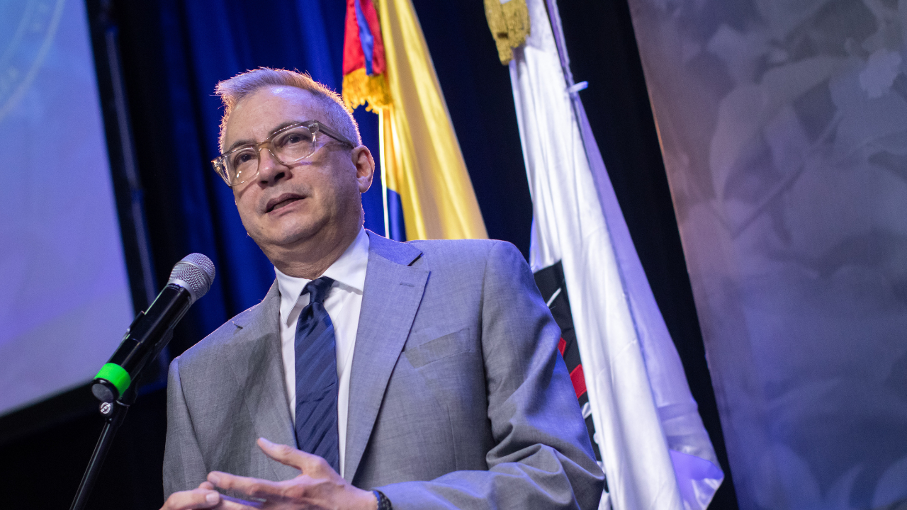 Grados Salud Wolfgang egresado.png