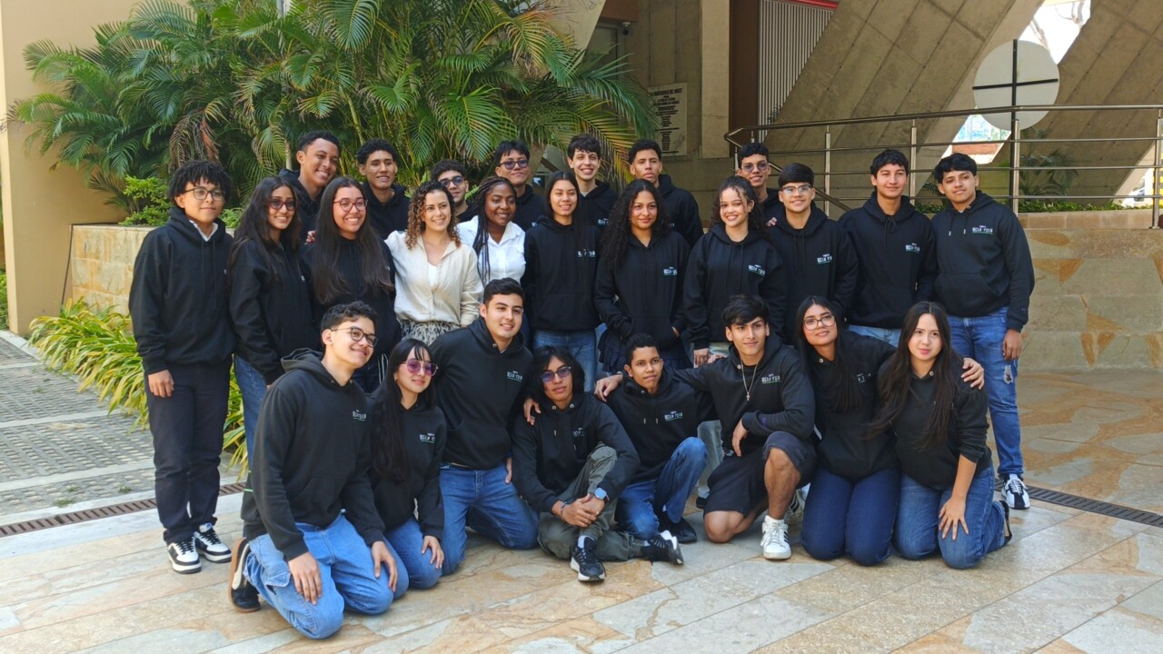 becas velez 2026 (1) (1) (1).jpg