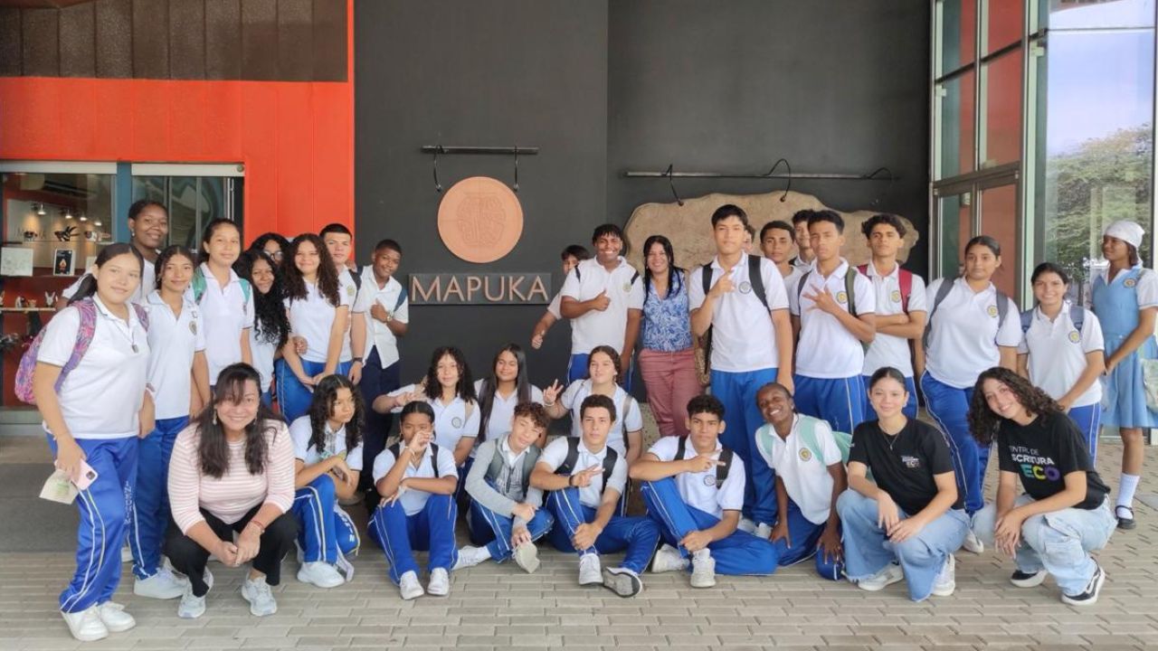 El Poder de la lectura en colegios.jpg