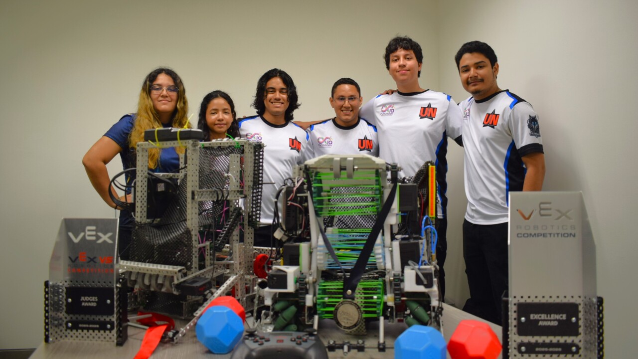 estudiantes ganadores robotica 2026 (1) (1).jpg