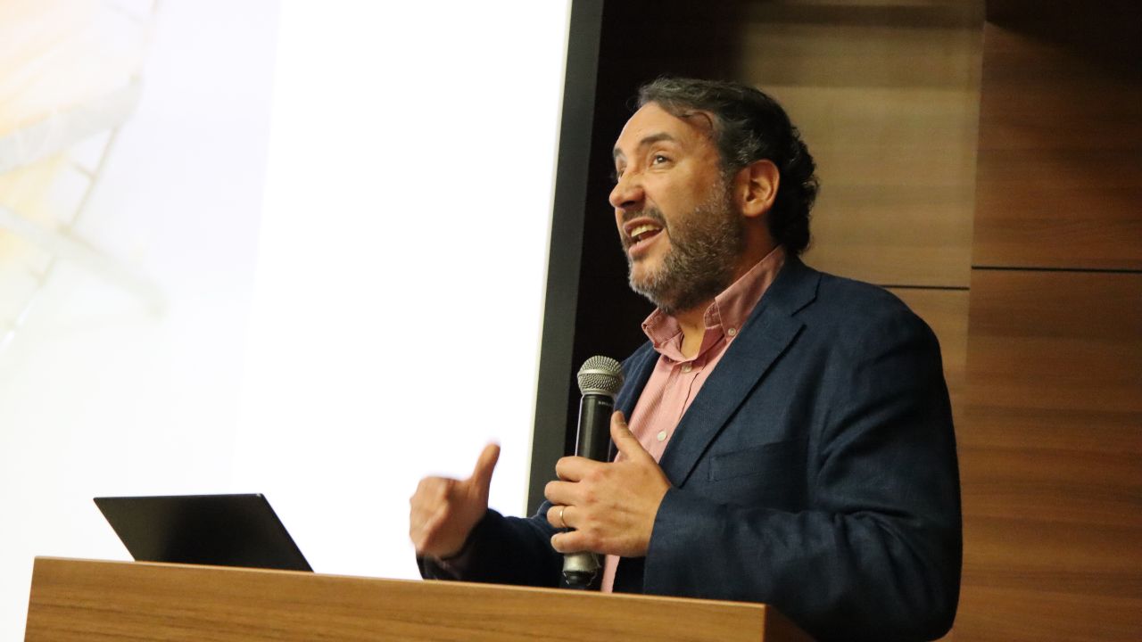 Sebastián Valenzuela durante su intervención. 