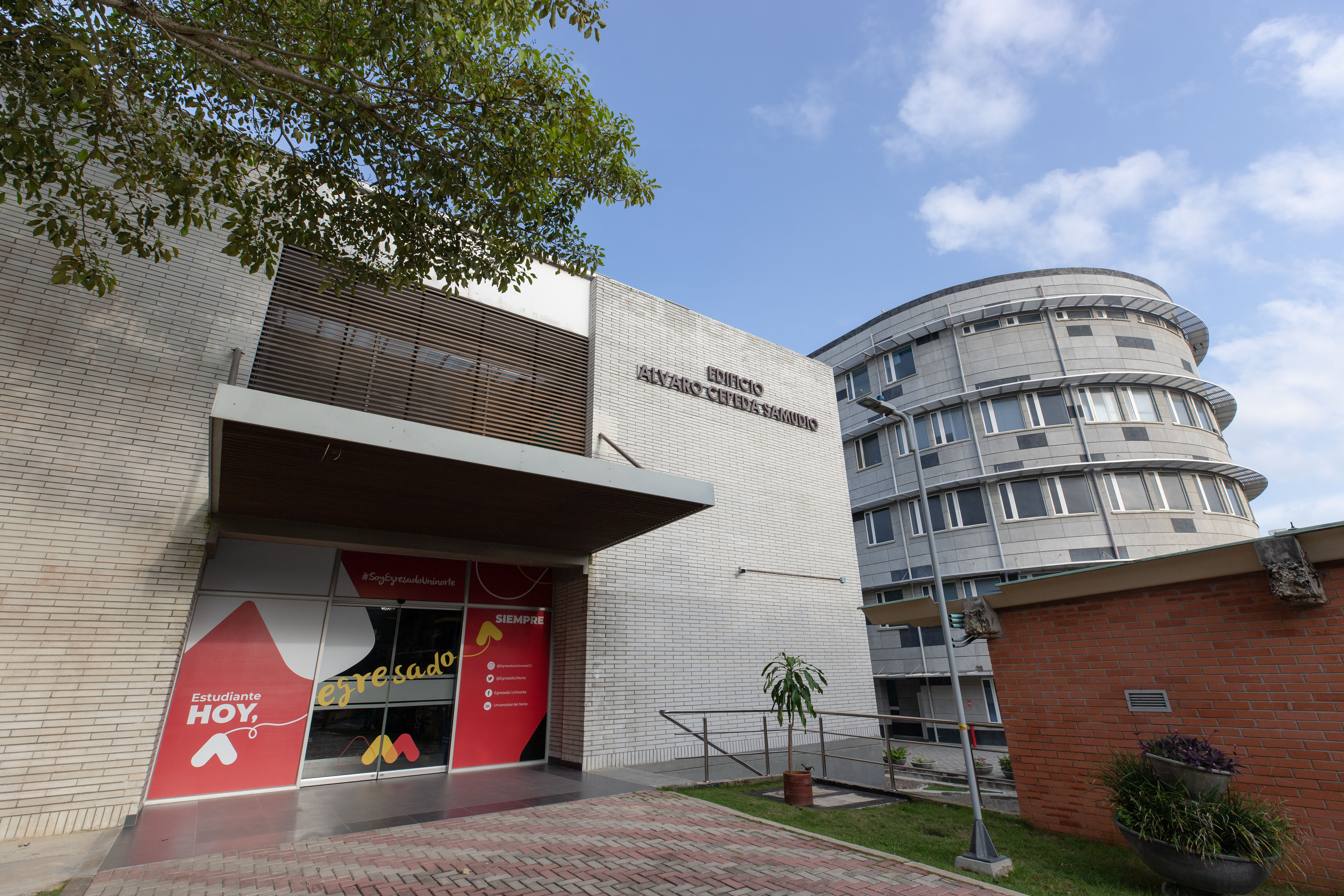 EDIFICIO ADMINISTRATIVO ALVARO CEPEDA SAMUDIO.jpg