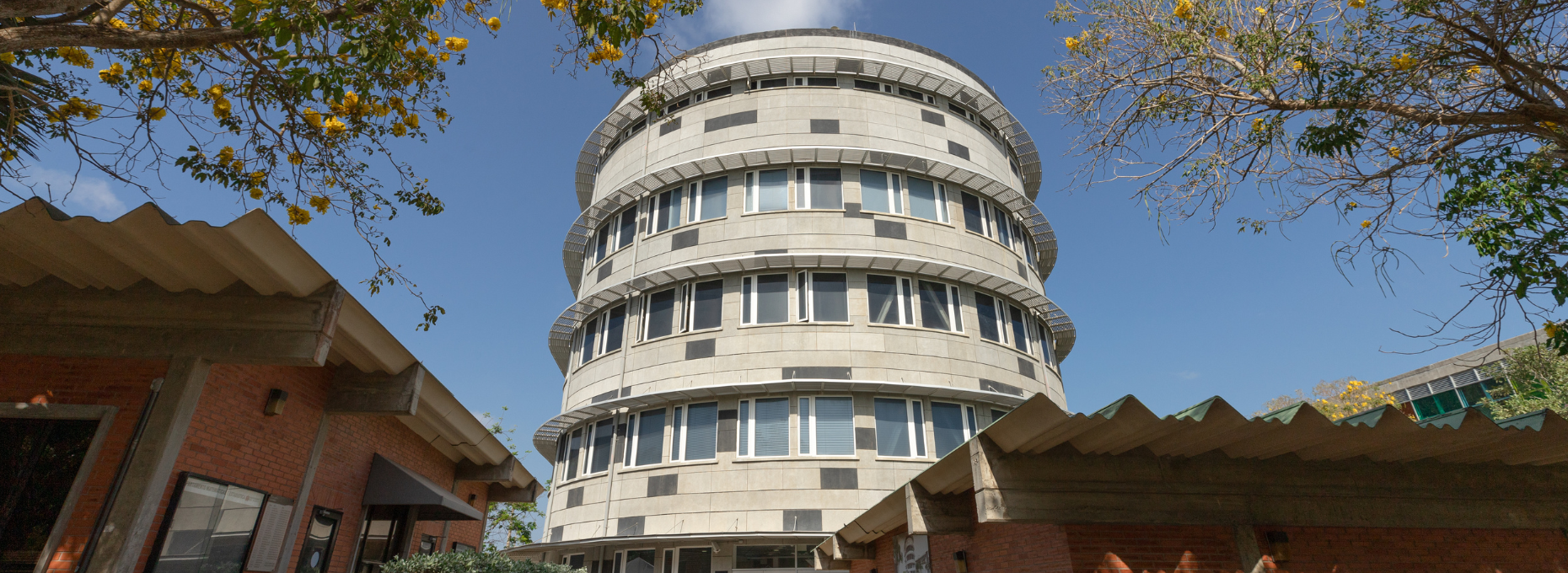 Foto del edificio de salud de la Universidad del Norte