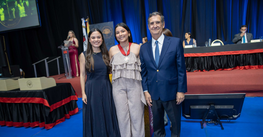 Ceremonia de grados y reconocimientos EAUD 2025-30