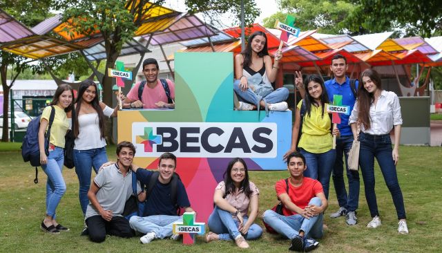 Estudiantes de la Universidad del Norte participando en un programa de becas de pregrado