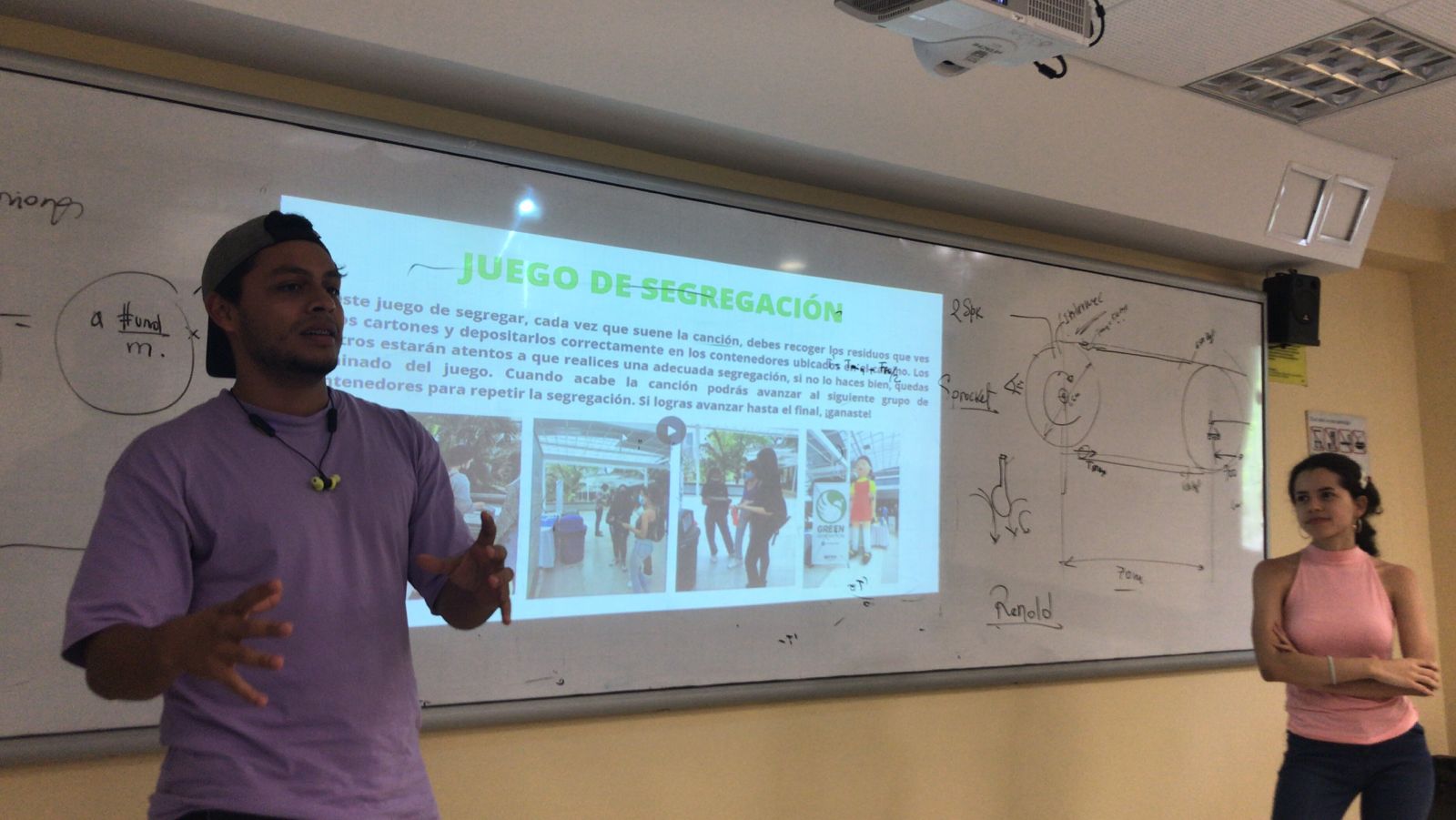 Estudiantes sustentando los resultados de la campaña