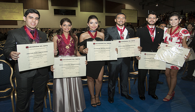 estudiantes-galardonados-2017.jpg
